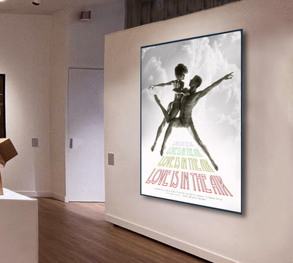 AU 311 / LOVE IS IN THE AIR